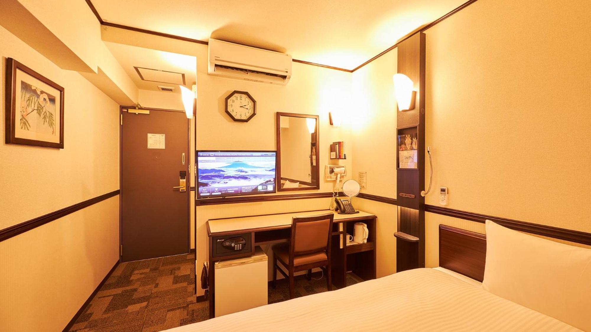 Toyoko Inn Tokyo Eki Yaesu Kita Guchi الغرفة الصورة